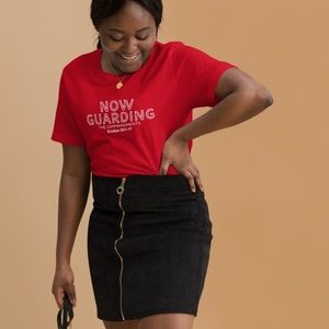 Tri-blend fabric which creates a fitted look.Super soft and very comfortable!